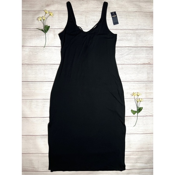 Hollister Dresses & Skirts - HOLLISTER Soft V-Neck Strappy Tie Back Midi Dress